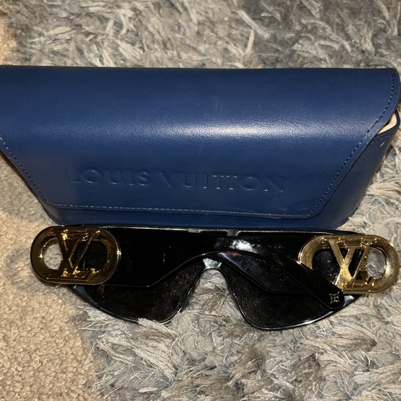 Louis Vuitton sunglasses - Picture 2 of 2